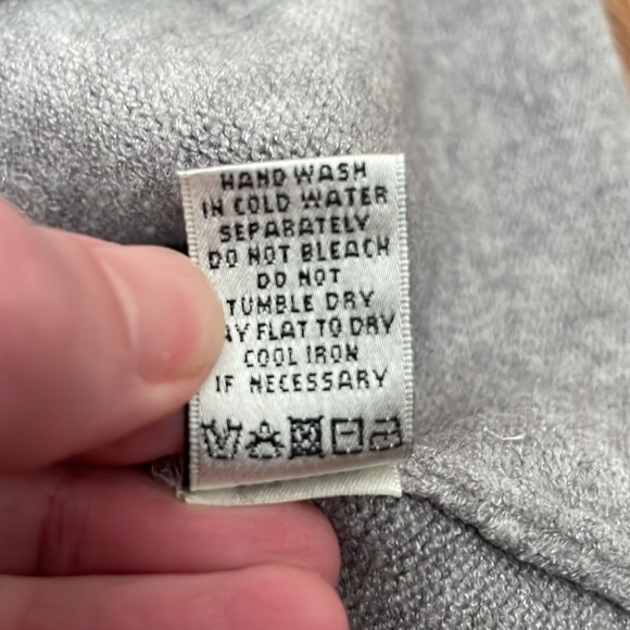 Neiman Marcus Round Neck Long Sleeve Star Sweater Grey size M - Picture 6 of 8